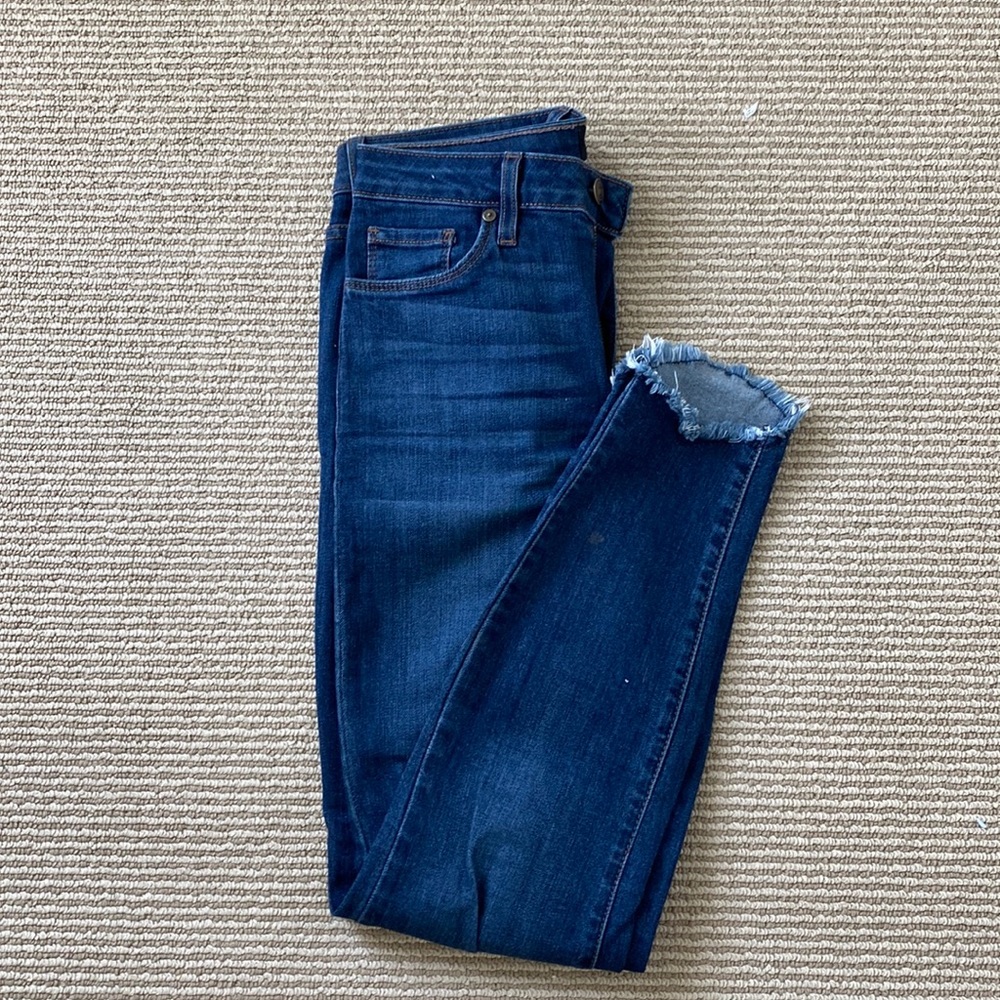 Dark washed high waisted jeans